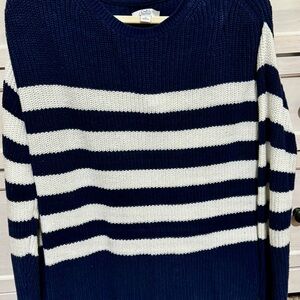 Croft & Barrow White and Navy Sweater